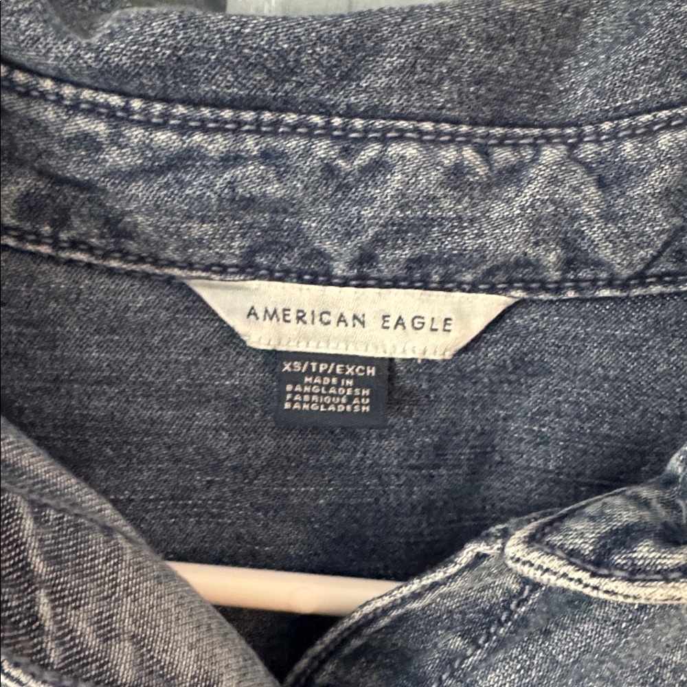 American Eagle Outfitters Faded Indigo Denim Shirt Jacket - Picture 5 of 5